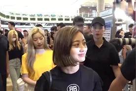 190825 TWICE因日本行程经由金浦机场离开韩国，期待兔瓦斯视频封面