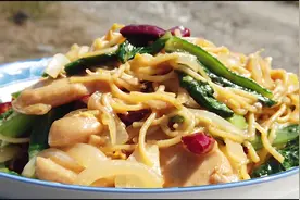 碴条是啥？小伙做东北特色面条，又滑又韧，一顿可以吃一盘！