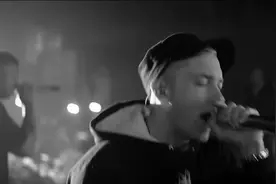什么是真正的嘻哈，阿姆Eminem现场演唱《Rap God》,热血沸腾！视频封面