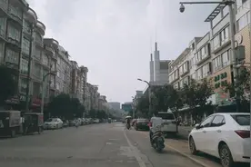百色靖西市，一座年轻富裕不断成长县级市，就是路面太差。