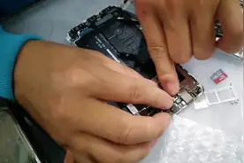 用了3年的华为手机摄像头坏了，自己花35元搞定，维修店报价太贵