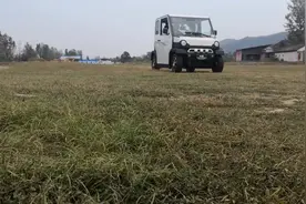 岳父第一次开车，就能开的这么平稳，老人家真的很有天赋视频封面