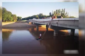 四人驱车开往银川途中全部睡着 醒来一看居然身在河中视频封面