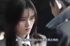 鞠婧祎现身机场，身旁男保镖抢镜，网友：谁也不敢靠近啊