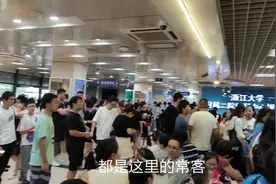 又到开学季放下所有的事情陪我家小男神上浙医二院眼科中心配眼镜视频封面