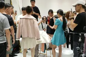 广州万佳服装批发市场，抖音网红“卡卡”，带你们目睹她的真容