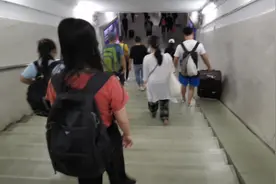 从汕头站进站乘火车到达梅州站，下车出站视频封面