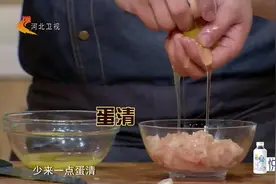 鸡胸肉吃起来总是很柴、很老，名厨教你一招制霸鸡胸肉视频封面