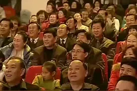 陕北方言小品：搞笑风采层层连出不断！台下观众笑合不拢嘴！