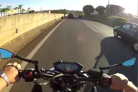 川崎Z800不限速公路飚车，这车提速太猛，油门一拧就想翘头！视频封面