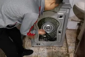 松下滚筒洗衣机故障代码H07，洗到一半就不洗了，看看什么问题吧视频封面