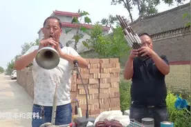 漯河临颍有名的唢呐高手，演奏豫剧《小二黑结婚》，像极了原唱！视频封面
