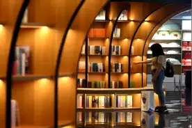 杭州：西湖边开“高颜值”文创书店 引市民及游客“打卡”体验视频封面