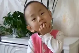 孩子被爷爷奶奶接走，3天后发了一段视频，让我内心自愧不如视频封面