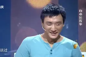 父亲为了儿子失去一只眼睛，把脑瘫儿子教成拳击冠军，比电影厉害视频封面