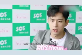 有种“过度亲密”叫明星和助理，看到李现的助理，暖暖！