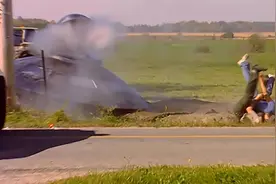 这是从天上掉了个什么东西，像蒸锅炉样，原来是蒸的烤鸡