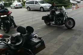 泰安出现一个哈雷摩托车队，看看他们干啥的视频封面