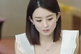 美女穿裙子骑摩托车不方便，想了一个办法，还挺管用视频封面