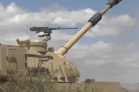 美军M109自行榴弹炮分体式弹药，炮弹和发射药分开填装视频封面