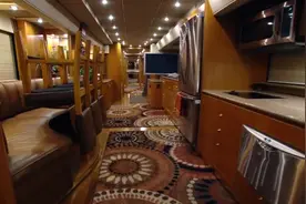 可伸缩式房车，完全展开后空间至少增加了一倍，比房子装修还好。