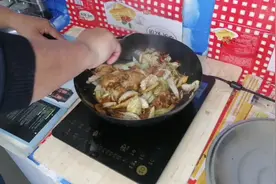 第二次做鸭翅根肉炖白菜加粉条，感觉这次做的比上次强啊，都吃啦