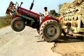 福格森260拖拉机牵引满载一拖车甘蔗翘头上坡视频封面