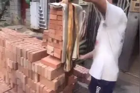 搬运工1500一天，挑3吨沙子和1000个砖上8楼，还有年轻人能干吗？视频封面