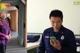 消防员偶遇战友母亲，一次偶遇把母爱展现的淋漓尽致，红了眼眶！视频封面