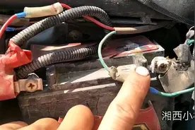 不用犹豫，摩托车电池氧化了就该换新的了，即使能用也用不久了视频封面