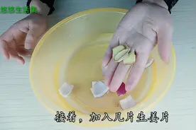 白发人的福利来了，洋葱加生姜洗头，白发慢慢变黑，太实用了