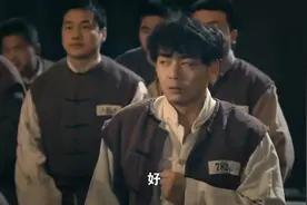 男子吞下一张纸条，小伙看呆了：能消化的了吗？视频封面