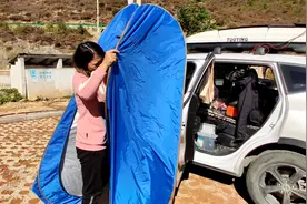 床车自驾游怎么解决户外洗澡？看看小伙用一个帐篷完美解决视频封面