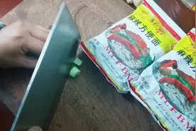 即可干吃也可煮着吃的老北京方便面，还是不是当年的那个味道？