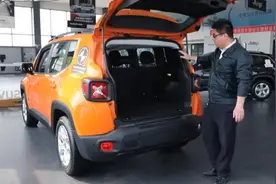 JEEP指南者，后座支持放倒功能，放倒之后躺一个人没问题