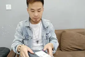 带你们见识一下8千元一把的美发剪刀是什么样子。这次买了三把！视频封面