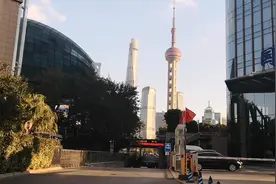 实拍上海最短的马路，与陆家嘴隔岸相望，到底有多短？视频封面