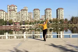 云裳广场舞《向前冲》肖肖老师原创时尚健美操 妖精演示个人版