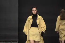 鲜黄色外套配上黑纱内衬，个性不土气，优雅又迷人