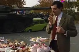 影视：因为吃了个蛋糕，结果自己的车被坦克压平了，憨豆伤心了