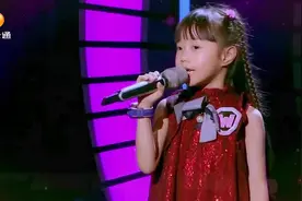 来自香港的7岁小女孩，一首英文歌萌翻全场，简直太可爱！