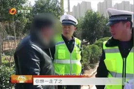 交警严厉整治三轮车违法行为，两名司机被查，面对交警却很懵圈