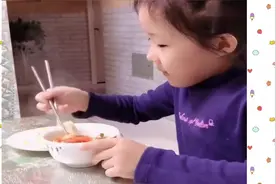 萌娃小玉玉真是长大了，还会做饭了，看着味道不错！视频封面