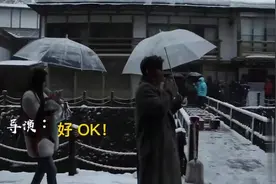 窦骁和娜扎在大暴雪中开机拍摄，窦骁冷得瑟瑟发抖要吃手手了视频封面