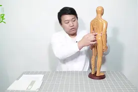 人过30要护腰，腰间1个部位拔罐5分钟，疏通气血，预防腰部问题