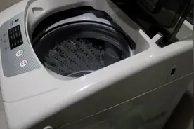 北漂小伙花200块钱买了一台洗衣机，拉回宿舍后发现还蛮不错视频封面