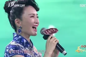 舞台上的一朵花！旗袍佳人一首《茉莉花》宛如美丽的画卷