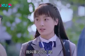 妹妹来学校来看哥哥，哪料长得太漂亮，哥哥室友抢着出来见视频封面