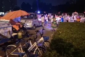 农村小伙想做生意到底摆地摊还是租铺面？希望懂行得朋友指点一下视频封面