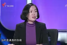 女子遭前夫囚禁，深夜逃跑出来求助警官，最终将其抓获归案！视频封面